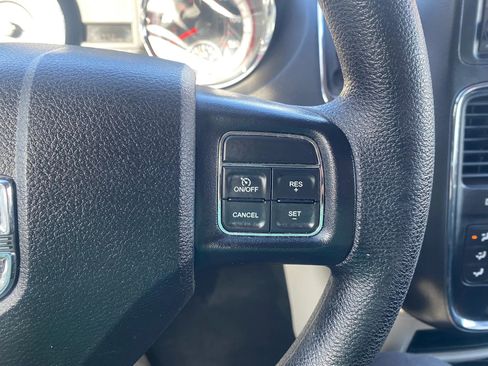 Used 2018 Dodge Grand Caravan SE w/ UConnect Hands-Free Group FWD image 16