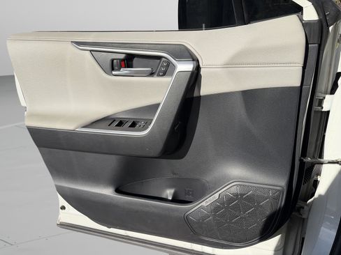 Used 2021 Toyota RAV4 Limited image 26