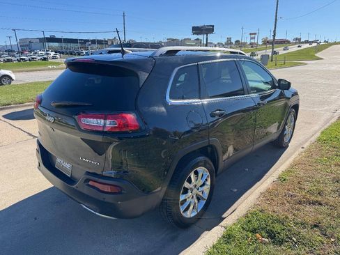 Used 2017 Jeep Cherokee Limited AWD/4WD image 5
