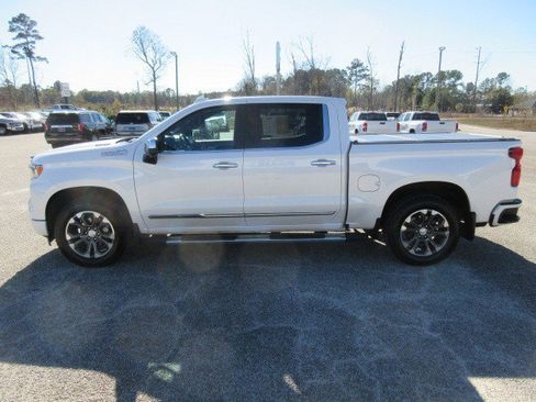 Used 2022 Chevrolet Silverado 1500 High Country w/ Technology Package image 16