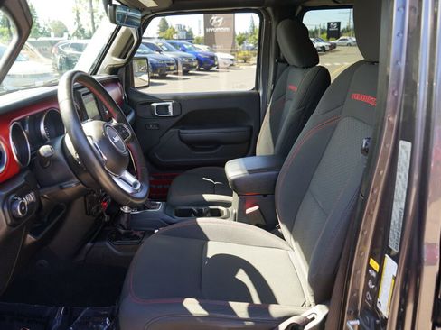Used 2022 Jeep Wrangler Unlimited Rubicon w/ Cold Weather Group AWD/4WD image 17