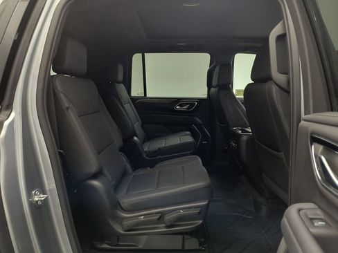 Used 2024 Chevrolet Suburban Z71 w/ Luxury Package AWD/4WD image 31