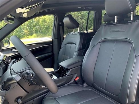 New 2024 Jeep Grand Cherokee Overland image 6