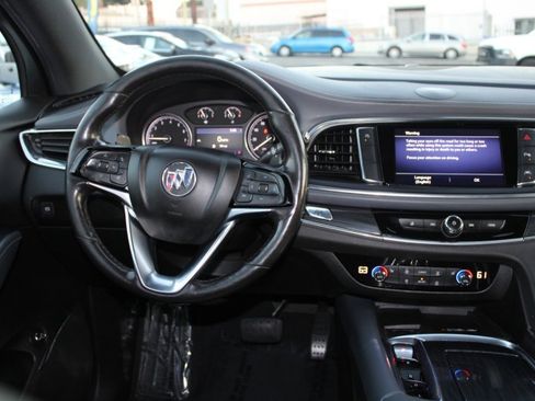 Used 2022 Buick Enclave Essence image 12