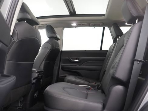 Used 2025 Toyota Grand Highlander AWD image 20