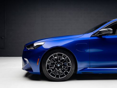 Used 2025 BMW M5 w/ Carbon Package image 18