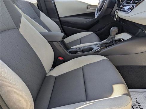 Used 2023 Toyota Corolla LE image 19