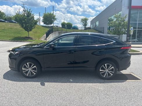 Used 2023 Toyota Venza LE AWD/4WD image 15