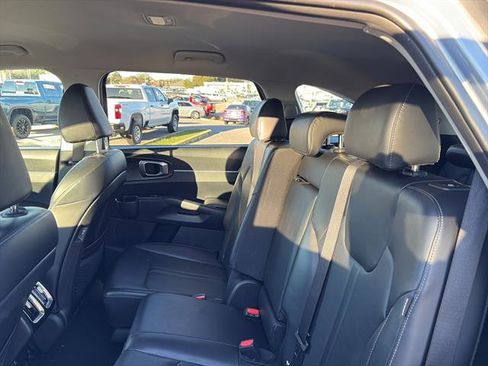 Used 2024 Kia Sorento S image 13