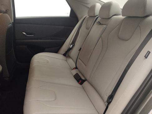 Used 2025 Hyundai Elantra Limited FWD image 18