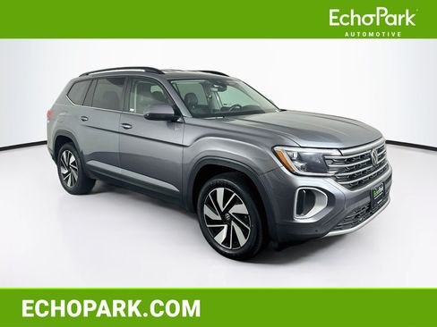 Used 2025 Volkswagen Atlas SE FWD image 1