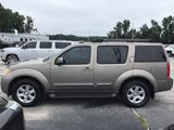Used 2008 Nissan Pathfinder SE w/ Premium Pkg image 3