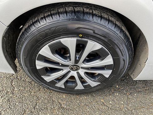 Used 2022 Toyota Prius Prime Limited image 13