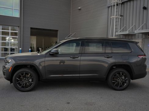 Used 2025 Jeep Grand Cherokee L Limited AWD/4WD image 5