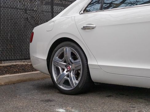 Used 2015 Bentley Flying Spur V8 image 35