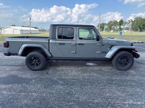 Used 2022 Jeep Gladiator Overland AWD/4WD image 11