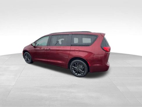 Used 2020 Chrysler Pacifica Touring-L image 7