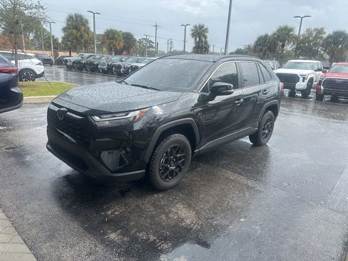 Used 2025 Toyota RAV4 XLE image 4
