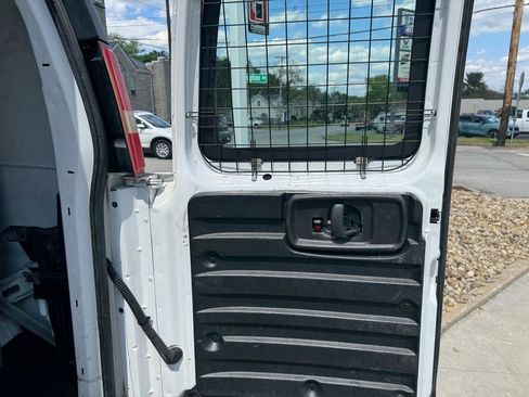 Used 2012 Chevrolet Express 2500 RWD image 21