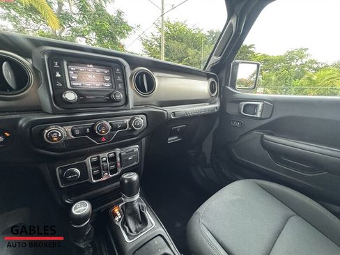 Used 2019 Jeep Wrangler Unlimited Sport S AWD/4WD image 32