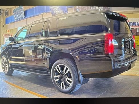Used 2019 Chevrolet Suburban LT w/ RST Edition image 3
