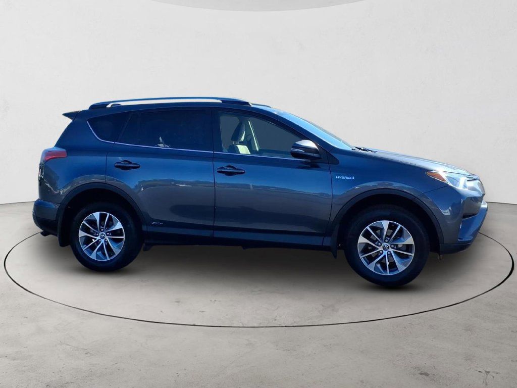 Used 2017 Toyota RAV4 XLE w/ All Weather Liner Package AWD/4WD image 4