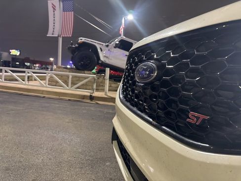 Used 2019 Ford Edge ST w/ Equipment Group 401A image 27