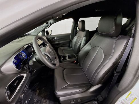 New 2026 Chrysler Voyager LX image 15