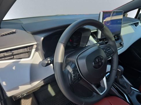 Used 2025 Toyota Corolla SE w/ SE Premium Package FWD image 4