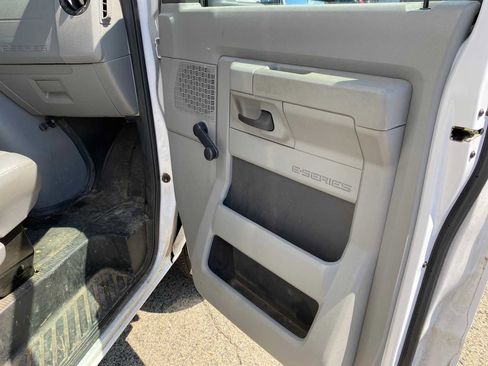 Used 2017 Ford E-450 and Econoline 450 Super Duty image 23