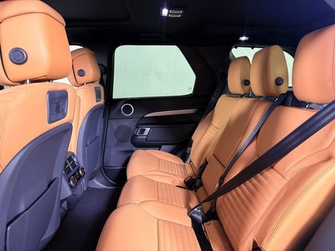 Certified 2025 Land Rover Discovery Dynamic SE image 25