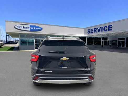 Used 2024 Chevrolet Trax LT w/ Driver Confidence Package FWD image 7