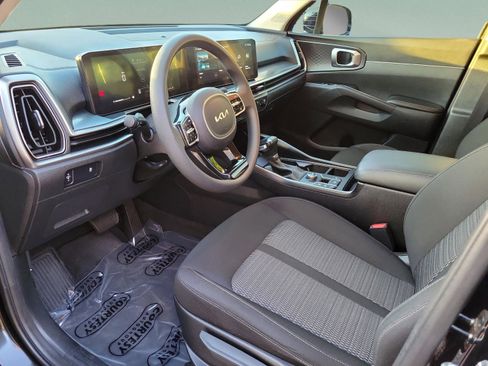 Used 2024 Kia Sorento LX FWD image 16
