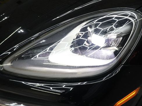Used 2021 Porsche Cayenne S w/ Premium Package AWD/4WD image 30
