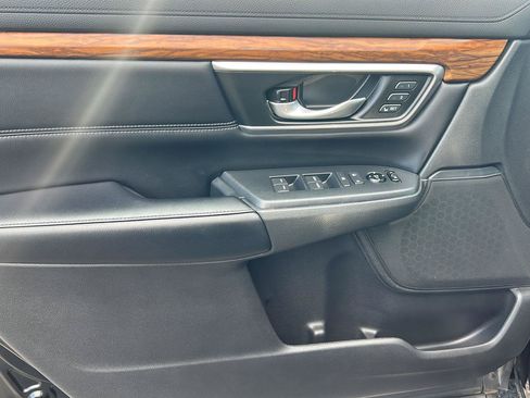 Used 2018 Honda CR-V Touring image 12