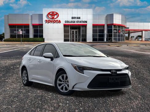 Used 2024 Toyota Corolla LE image 1