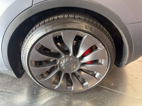 Used 2022 Tesla Model Y Performance image 10