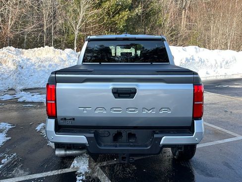 Used 2025 Toyota Tacoma TRD Sport w/ TRD Sport Upgrade Package image 4