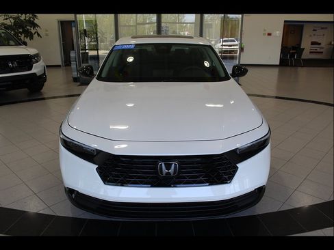 Certified 2025 Honda Accord SE image 2