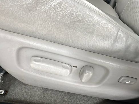 Used 2011 Toyota RAV4 Limited image 11