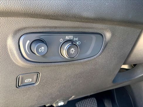 Used 2024 GMC Terrain SLE w/ Driver Convenience Package FWD image 36