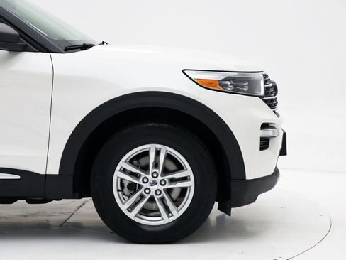Used 2022 Ford Explorer XLT w/ Equipment Group 202A image 3