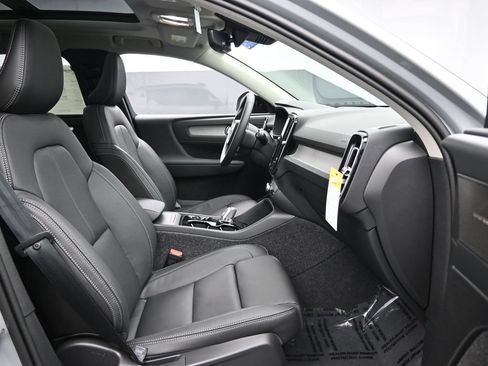 Used 2025 Volvo XC40 B5 Ultra w/ Climate Package AWD/4WD image 37