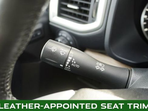 Used 2021 Nissan Titan SL w/ Moonroof Package image 23