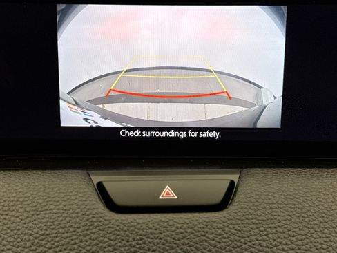 Used 2024 MAZDA CX-90 Plug-In Hybrid w/ Preferred AWD/4WD image 10