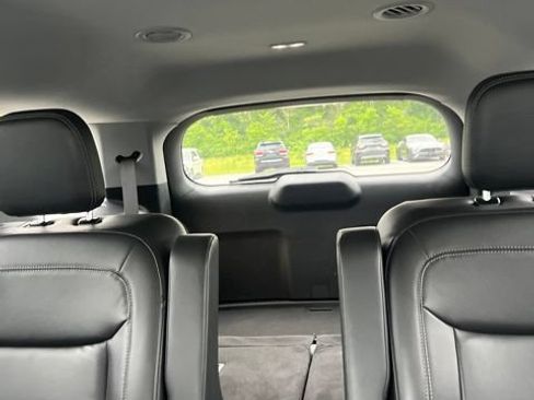 Used 2022 Ford Explorer XLT w/ Equipment Group 202A RWD image 16