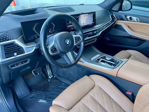 Used 2024 BMW X7 xDrive40i w/ M Sport Package AWD/4WD image 13