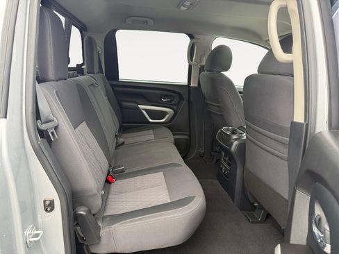 Used 2021 Nissan Titan SV w/ SV Convenience Package image 18