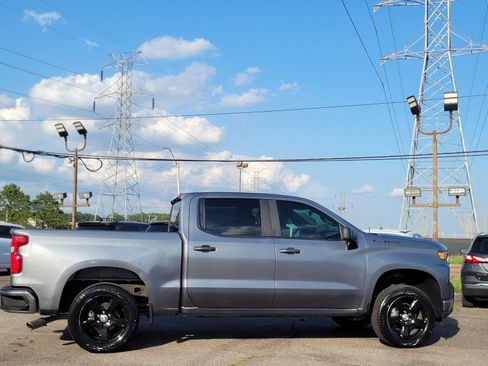Used 2020 Chevrolet Silverado 1500 Custom w/ Custom Value Package AWD/4WD image 12