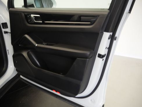 Certified 2023 Porsche Cayenne S AWD/4WD image 23